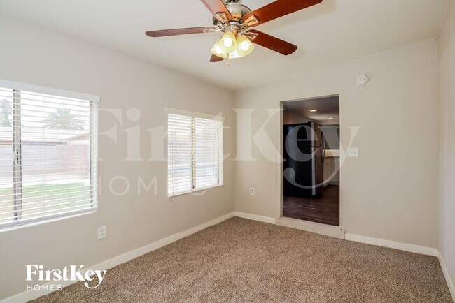 Foto del edificio - 1615 W Bluefield Ave