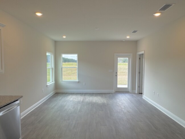 Foto del edificio - 13691 Logan Pl