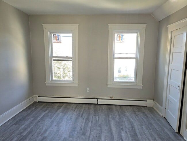 Foto del edificio - 465 Burritt St