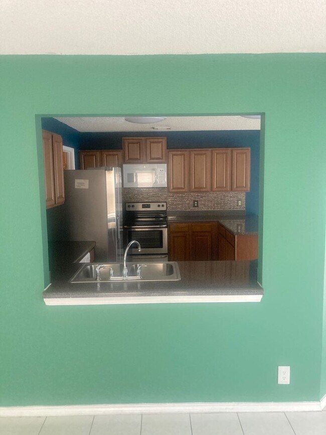 Building Photo - ZERO APPLICATION FEE AND HALF OFF ONE MONTH'S RENT FOR THIS COLORFUL 2 STORY!