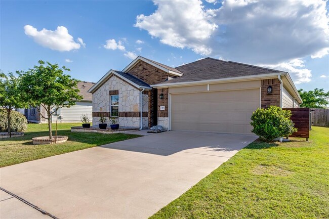 Building Photo - 741 Carol Dr