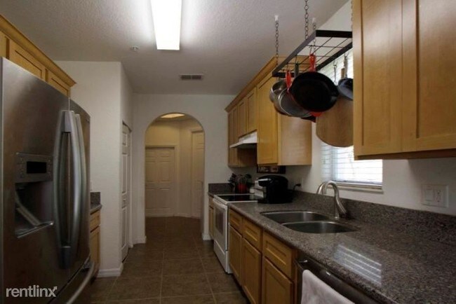 Building Photo - 3 br, 2.5 bath  - 825 Pipers Cay Dr