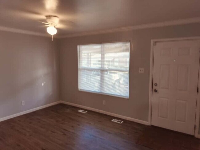 Foto del edificio - 2461 Duchess Dr