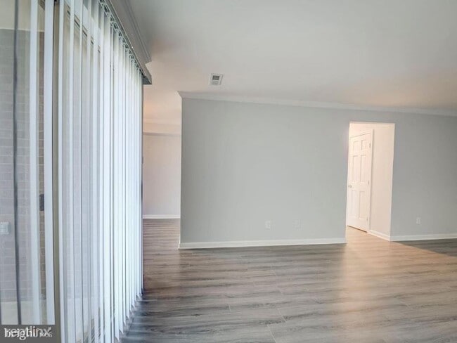 Building Photo - 2 br, 1 bath Condo - 8306 Tobin Rd