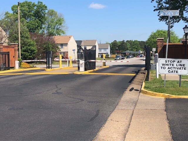 Comunidad cerrada con seguridad las 24 horas - 22 Wells Ct