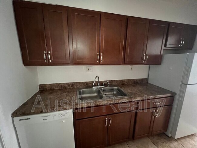 Foto del edificio - 4398 McPherson Ave