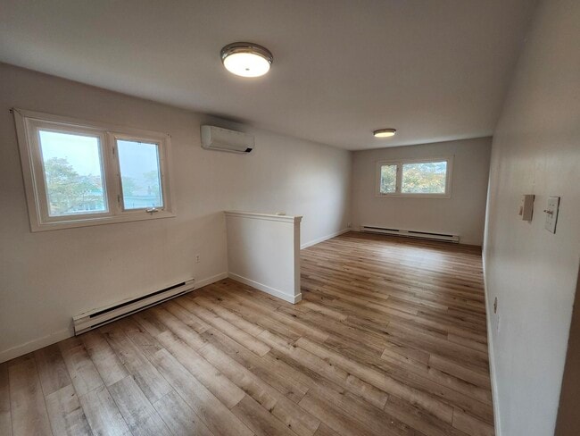 Building Photo - 355 Prince St