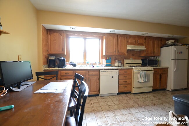 Building Photo - 53 Beechcroft St