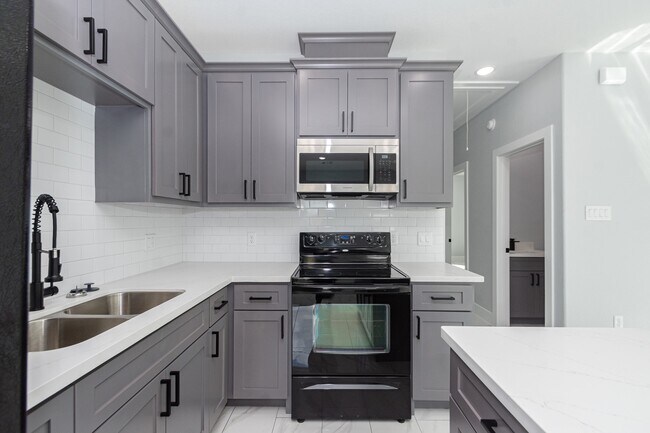 Foto del edificio - 6513 Avenue B