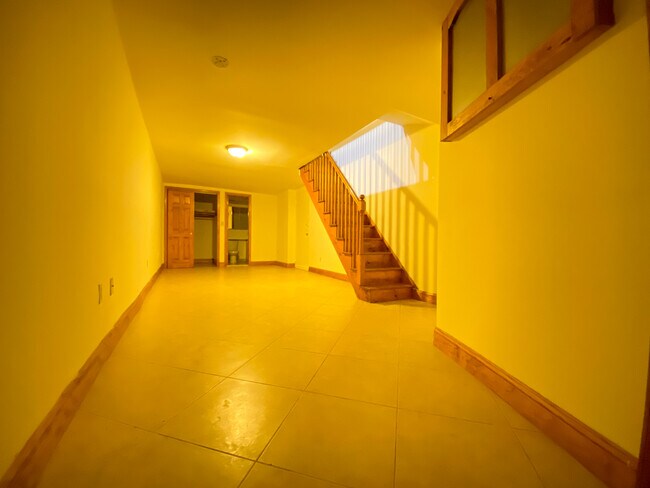 Building Photo - 59 W 74th St