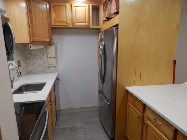 Building Photo - 6054 Forest Hill Blvd