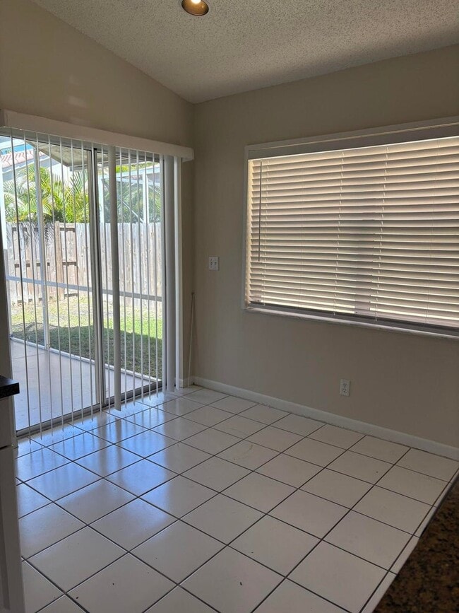 Building Photo - 10749 Cypress Lake Ter