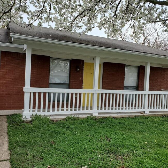 Building Photo - 1155 Henegar Dr