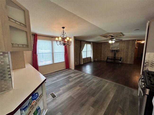 Foto del edificio - 16640 Berry Rd
