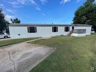 Building Photo - 901 S Council Rd