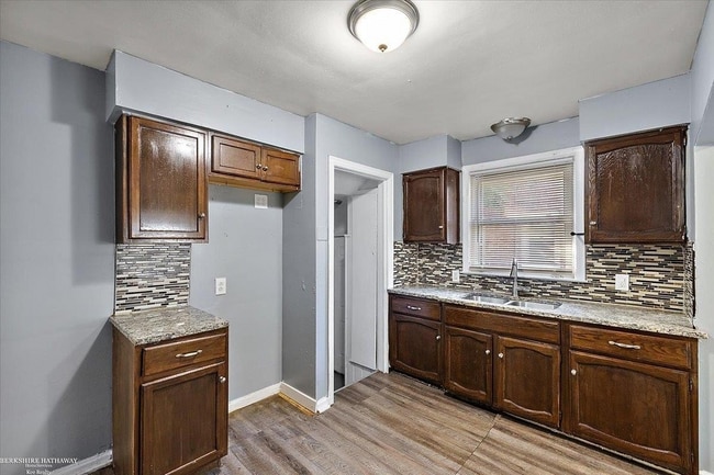 Foto del edificio - 20300 Gilchrist St