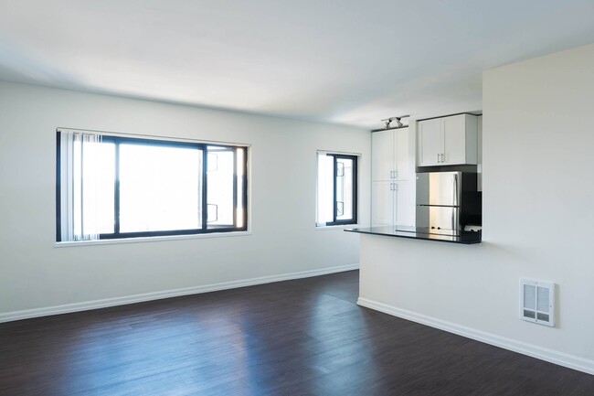 Building Photo - Skye at Belltown