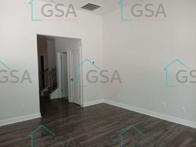 Building Photo - 3 Bedroom Home Available!