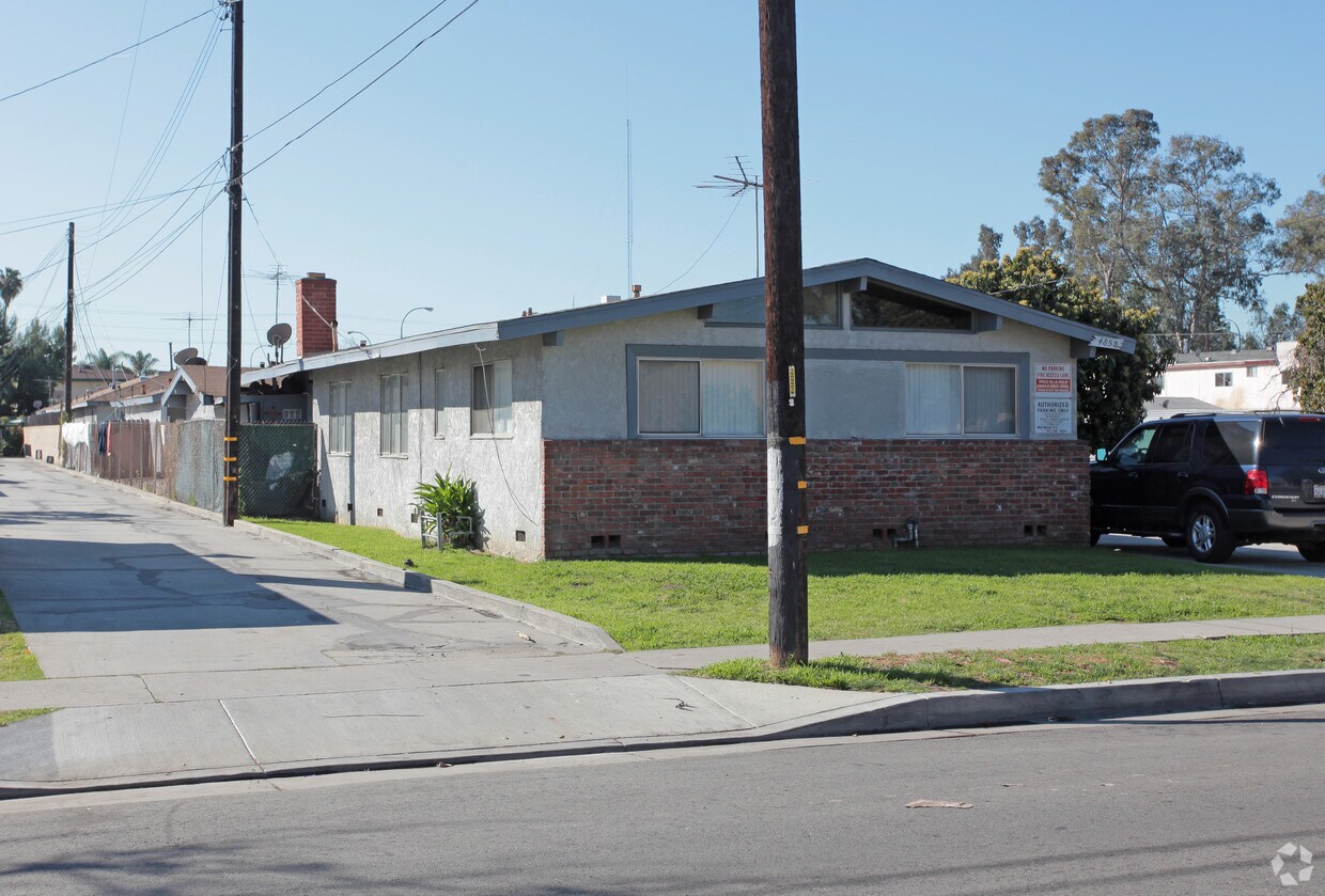 Building Photo - 4856-4858 Live Oak St