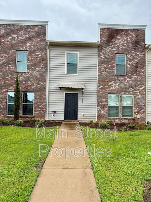 Foto principal - 5065 Peach Dr