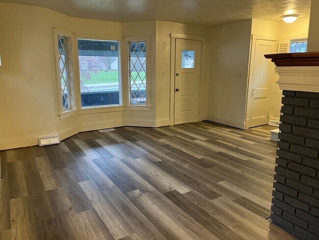 Building Photo - 2 br, 1 bath House - 1615 Roemer Blvd