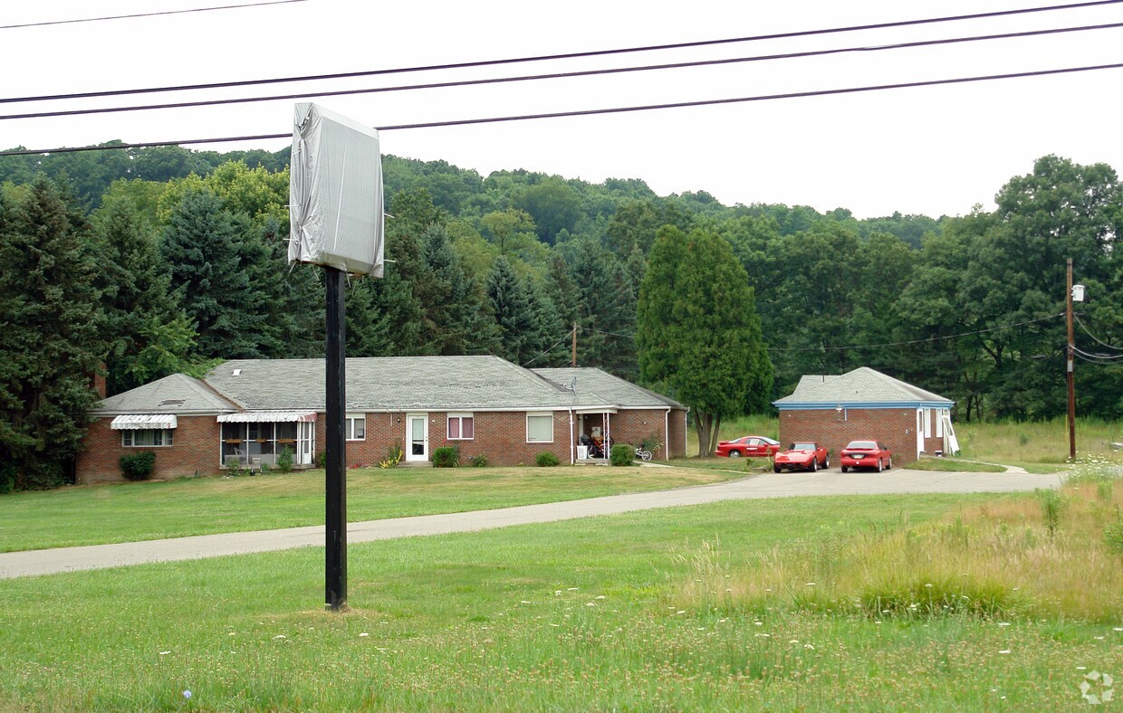 Building Photo - Route 19