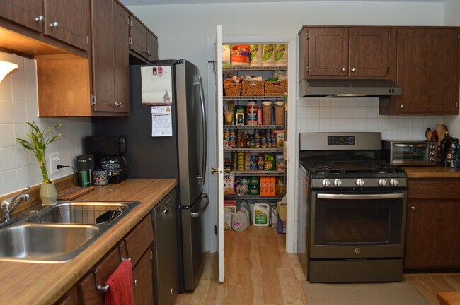 Building Photo - 696 Oakmont Ln