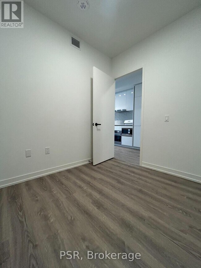 Photo du bâtiment - 8 Interchange Wy