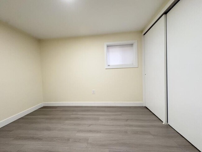 Photo du bâtiment - 2 bedroom in Vancouver BC V5M 1H5
