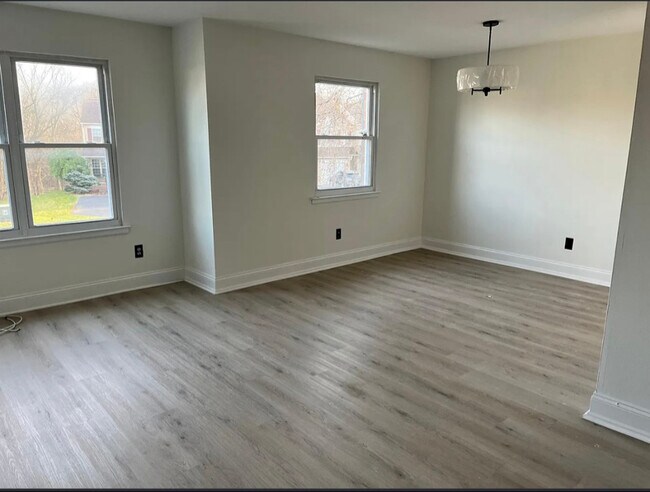 Foto del edificio - 317 Birch Dr