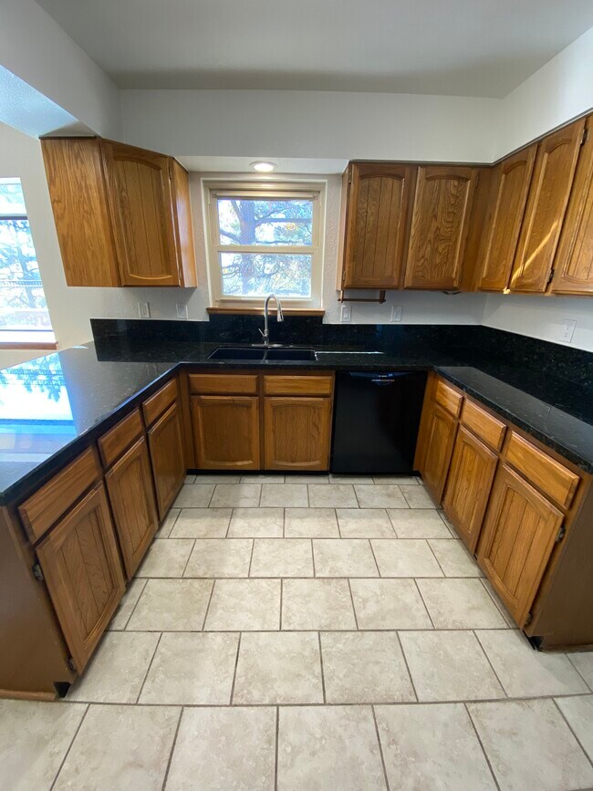 Building Photo - 7992 E Windcrest Row