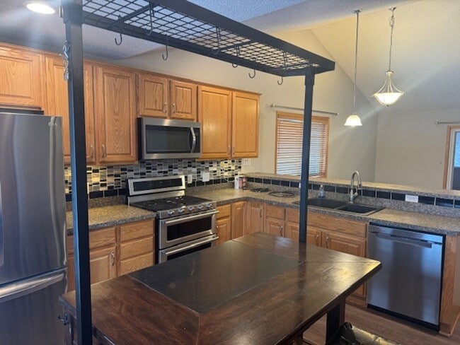 Building Photo - Gorgeous 6 Bed/3 Bath/3 Garage SFH with Screened in Porch, and Firepit in Minnetrista!