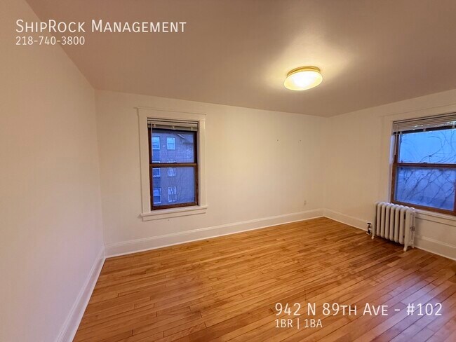 Foto del edificio - 942 89th Ave W