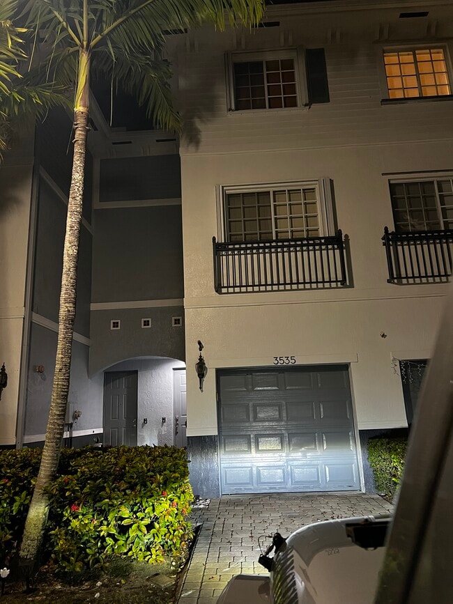Building Photo - 3535 NW 14th Ct