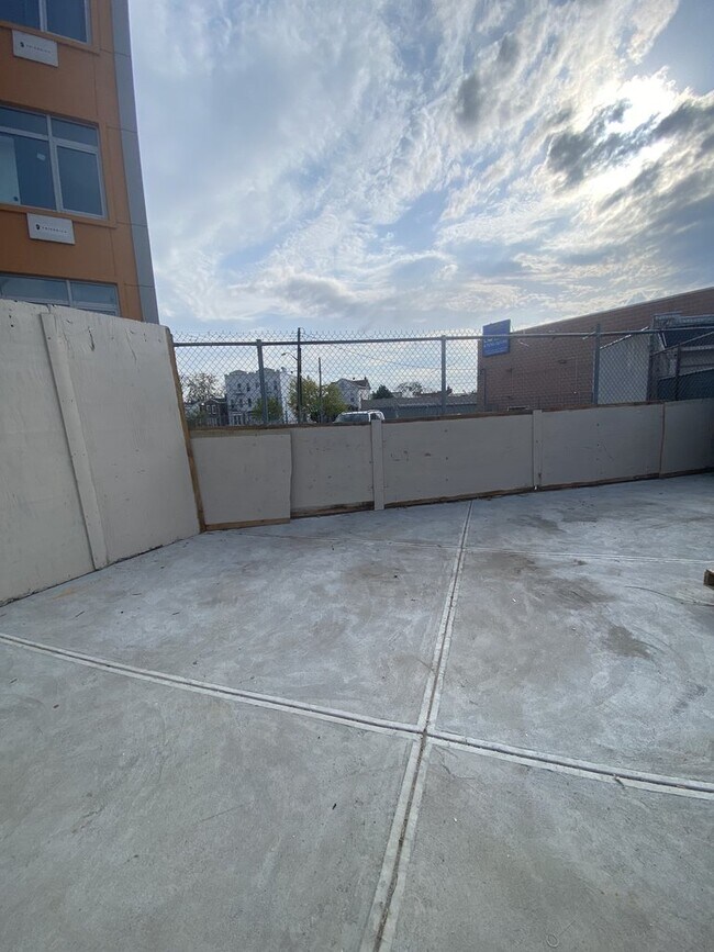 Building Photo - 87th Street