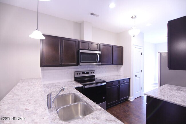 Building Photo - 1823 Fox Den Way