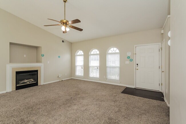 Foto del edificio - 6123 Goldenfield Dr