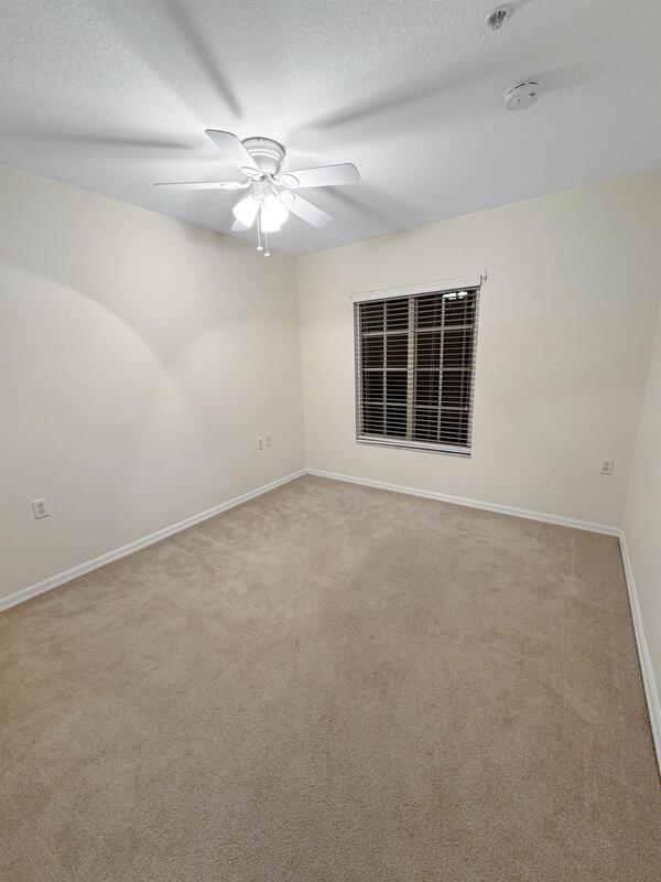 Foto del edificio - 12000 Rain Brook Ave