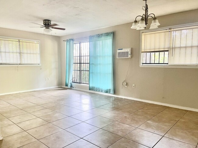 Foto del edificio - 1242 Aster St