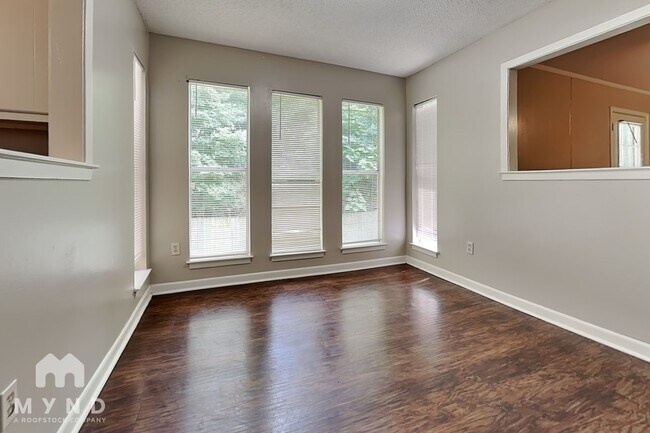 Foto del edificio - 2406 Jenwood St