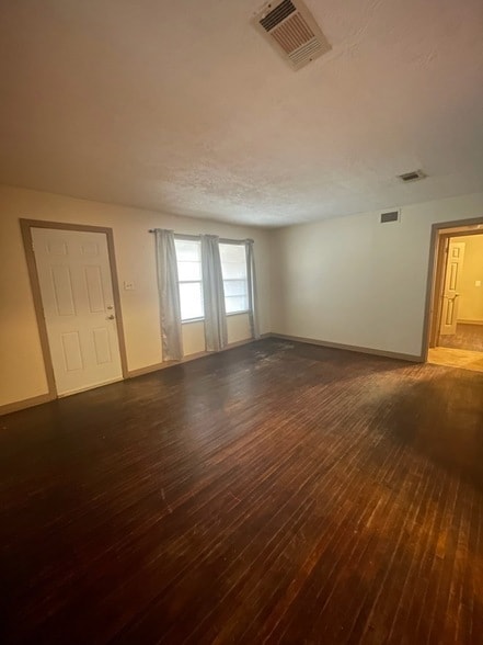 Building Photo - 605 Olive St