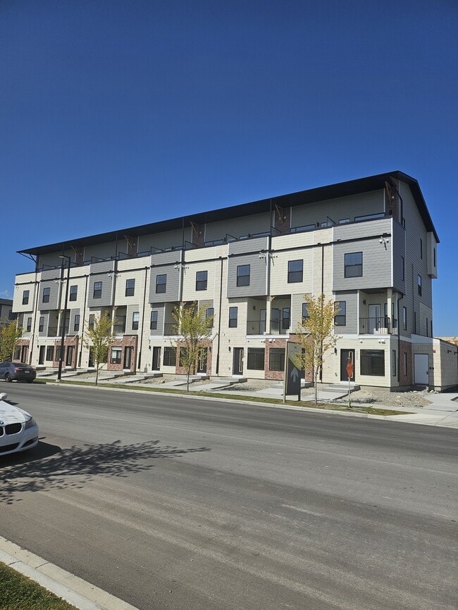 Building Photo - 156 Park St