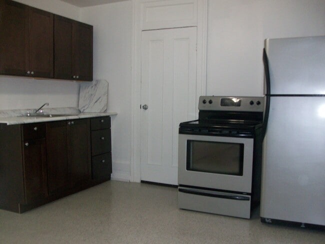 Building Photo - 539 Reid St