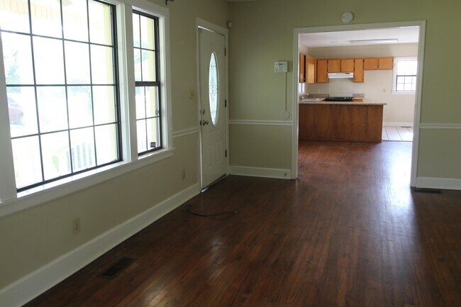 Building Photo - 1429 Nelms Rd