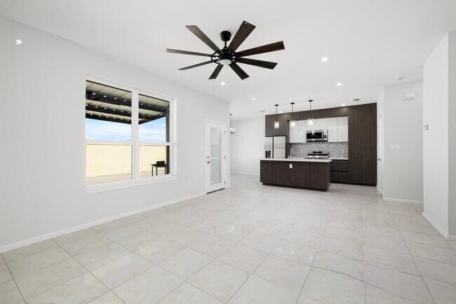 Foto del edificio - 5405 N Crown Pt
