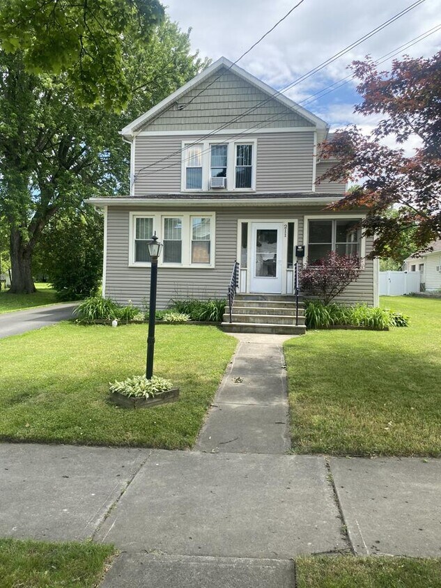 211 Roe Ave, Elmira, NY 14901 House Rental in Elmira, NY