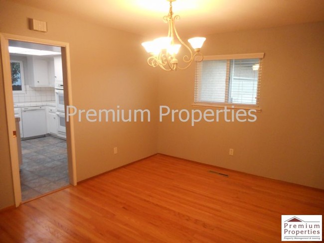 Building Photo - 3035 Barrymore Dr