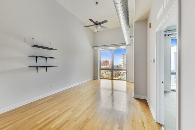 Building Photo - 2035 S Indiana Ave
