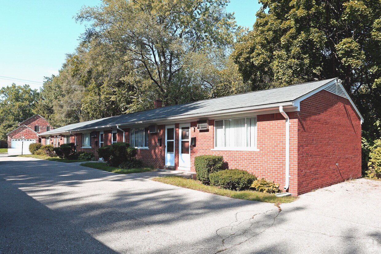 Foto del edificio - 2328-2336 Crooks Rd