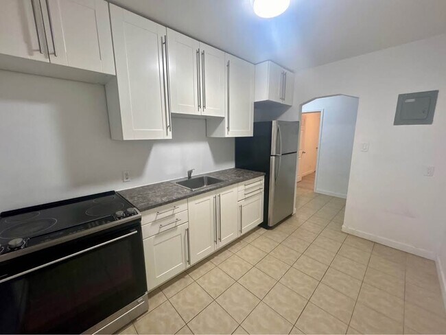 Photo du bâtiment - 1218 Fennell Ave E